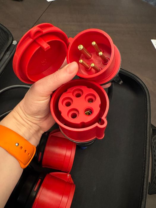 Комплект адаптери go-e Charger Gemini flex 22 kW + оригинален калъф