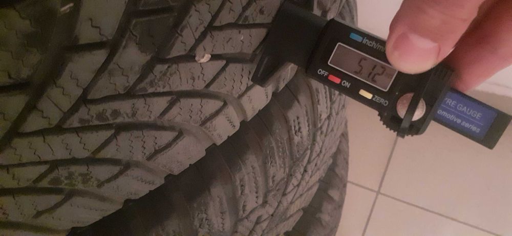 Зимни гуми  Bridgestone - 235/65/17 - 4броя !