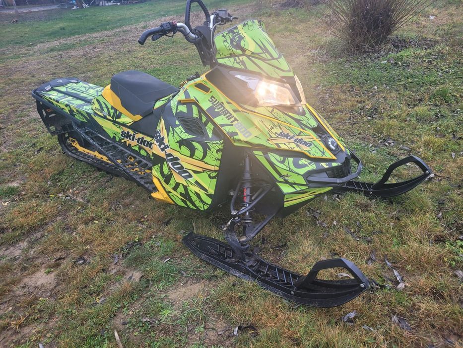 Snow mobil brp sky-doo summit 800