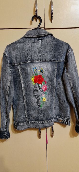 Дънково яке с бродерия на гърба