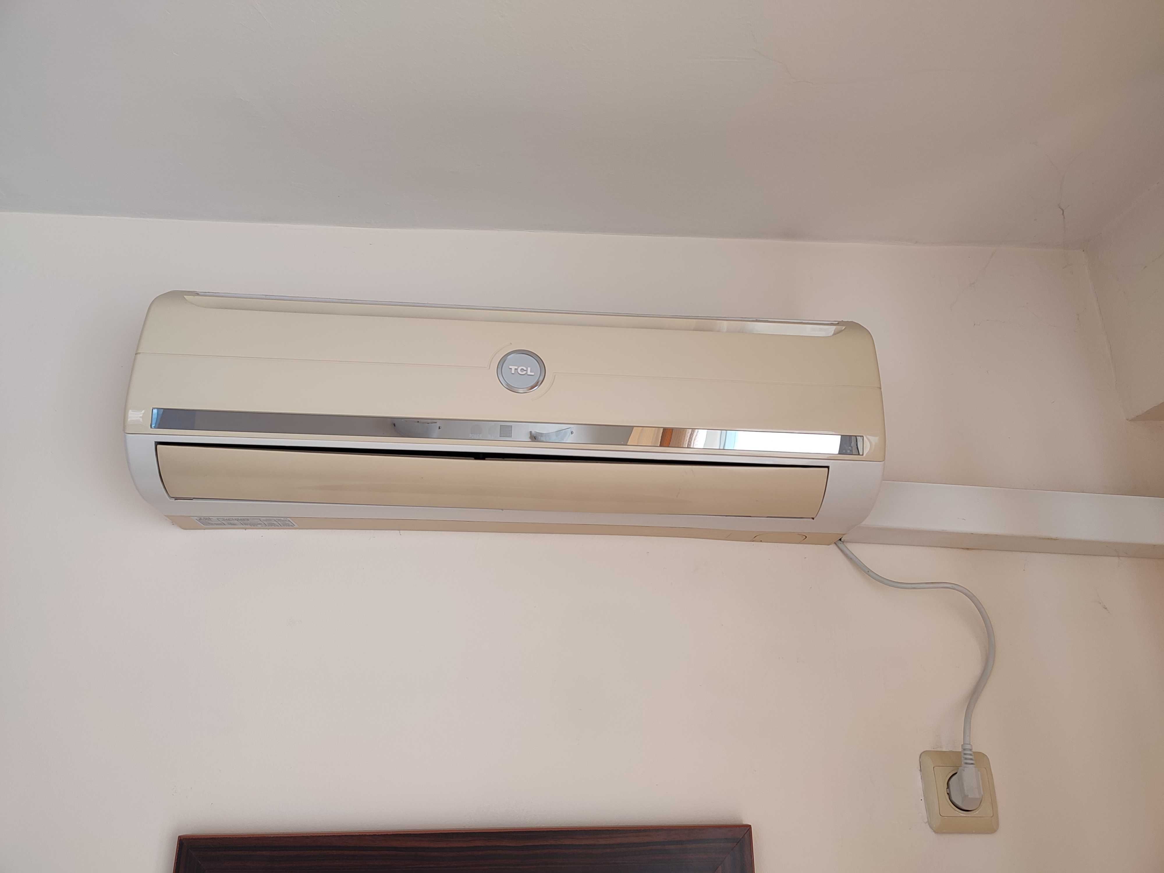 Продавам работещ климатик TCL - 12