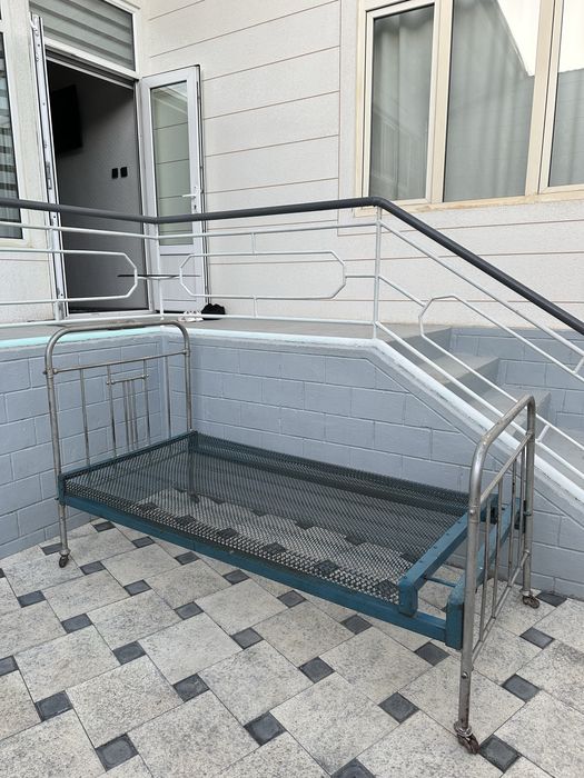 Темир кроват сотилади