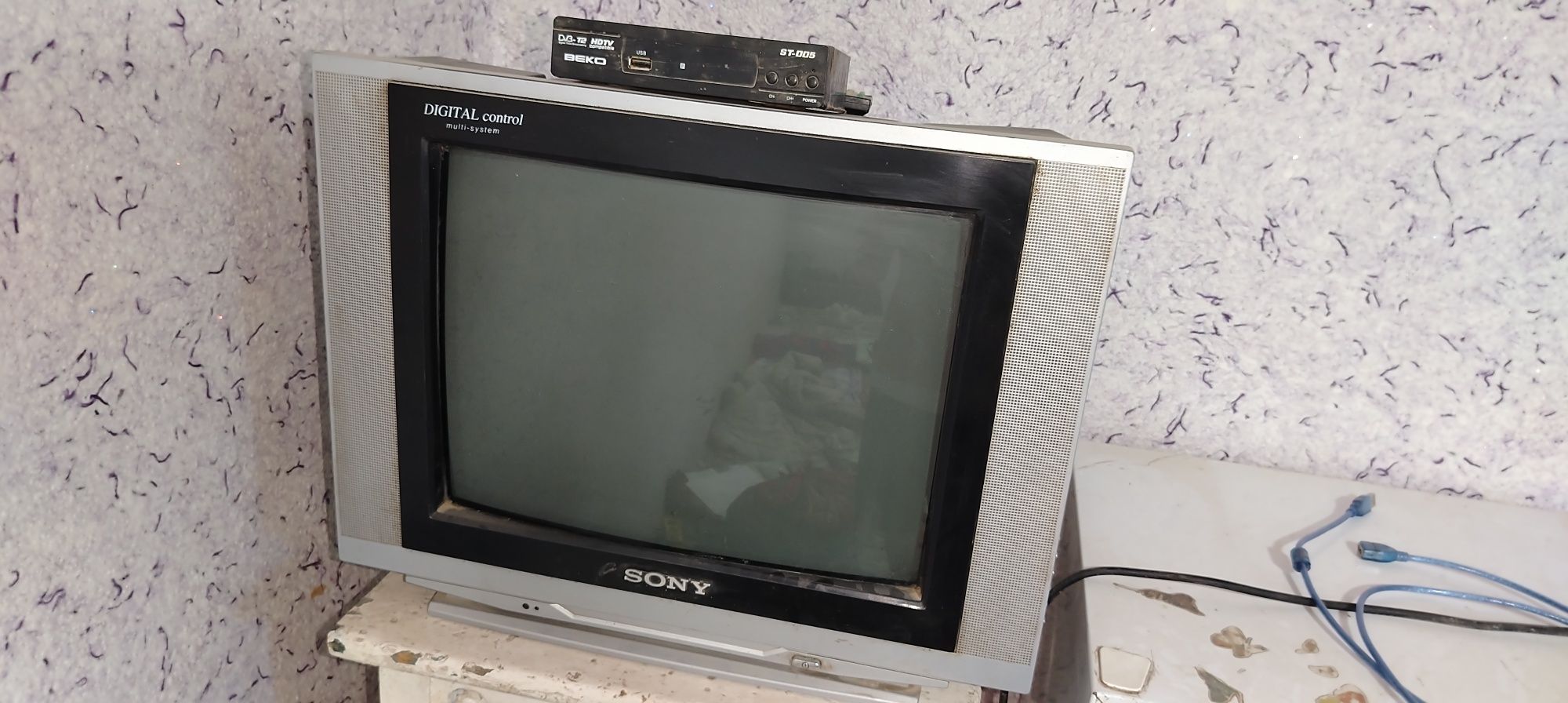 Sony rangli televizor sotiladi. Tv tyuner bilan.