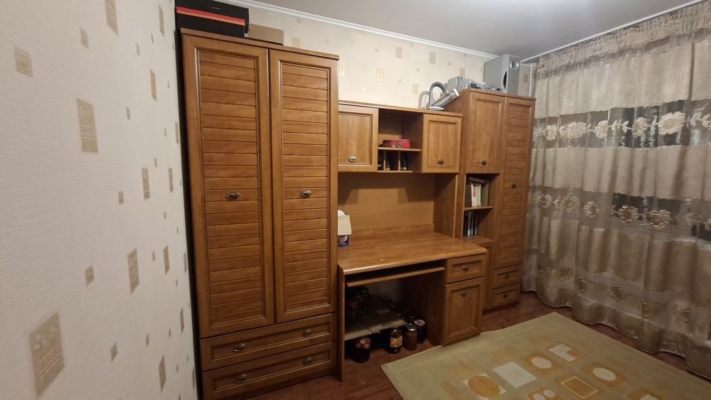 Продам гарнитур . Шкафы, со столом ученический, диван и полочка