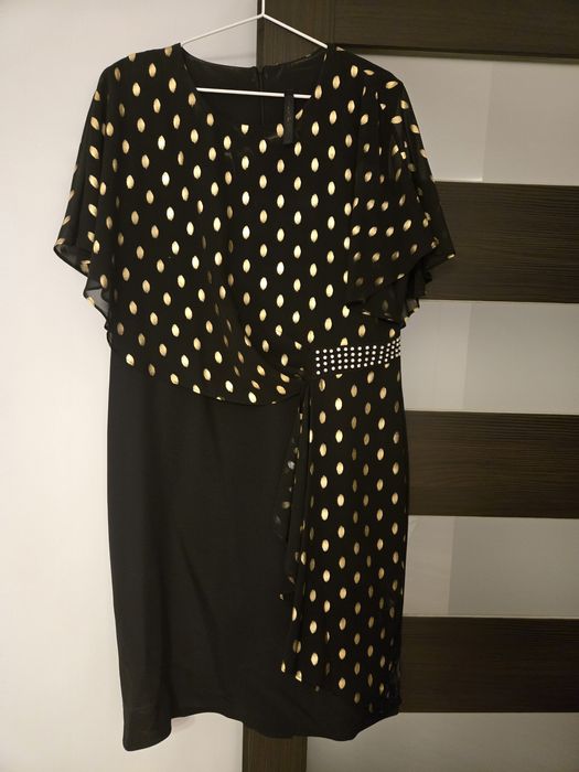 Rochie din stofa elastica si suprapunere cu voal midi cu un croi