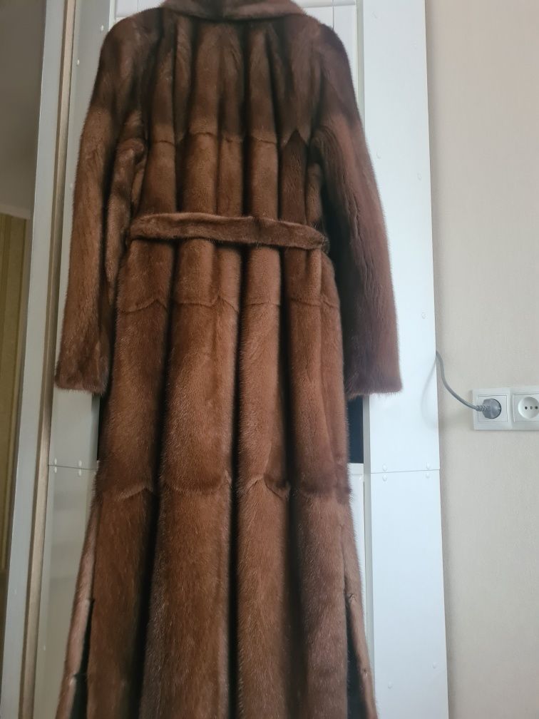 Продам норковую шубу