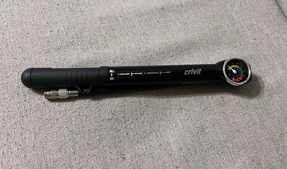 Pompa bicicleta Crivit cu manometru presiune 5 5 bar compacta portabil