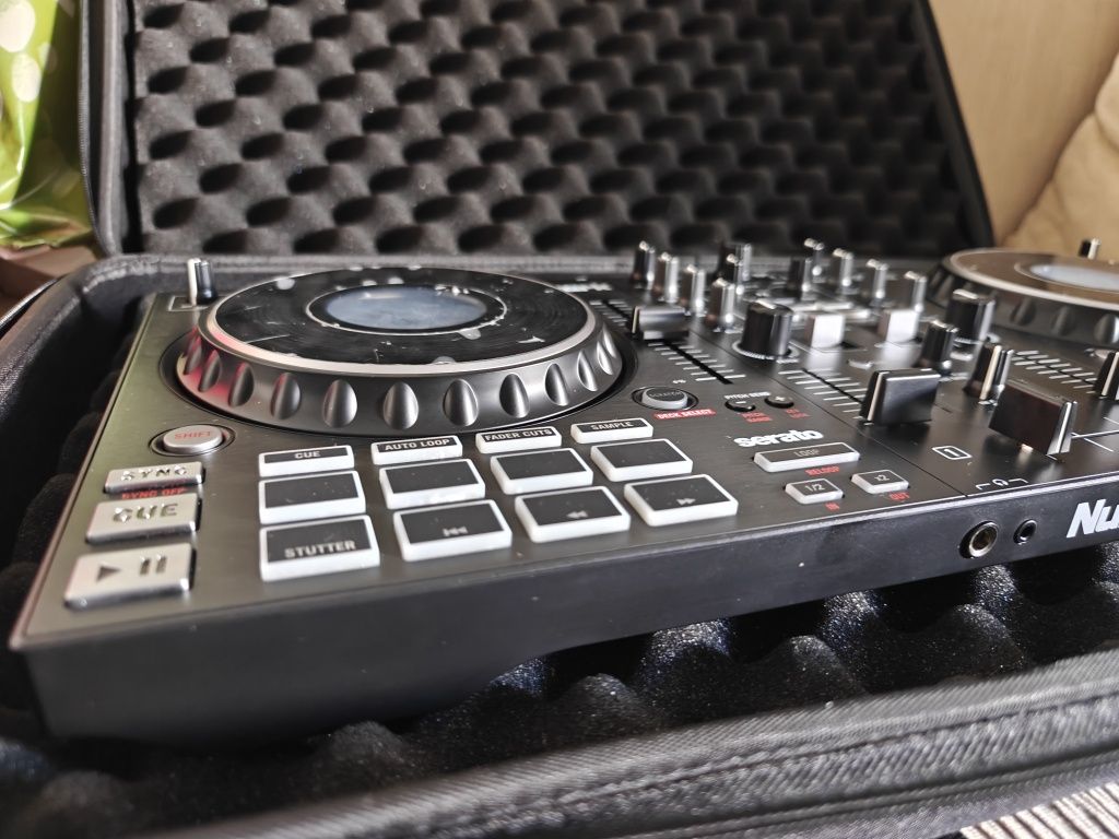Numark Mixtrack Platinum FX + UDG Creator Controller Hardcase L