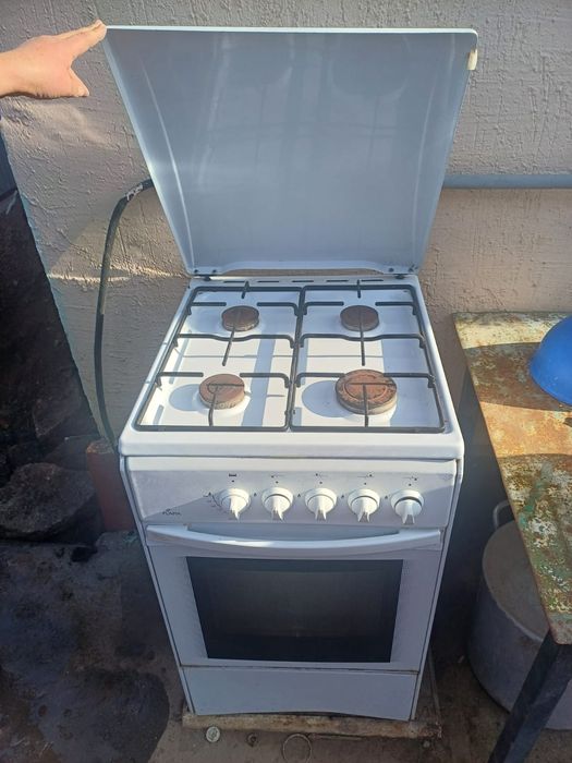 Продам газовую плиту