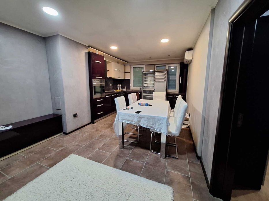 Продава 3 - стаен апартамент