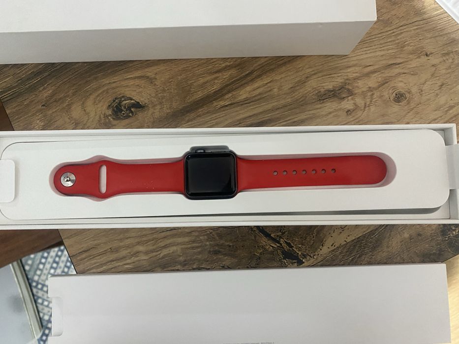 Продам  Apple Watch 3