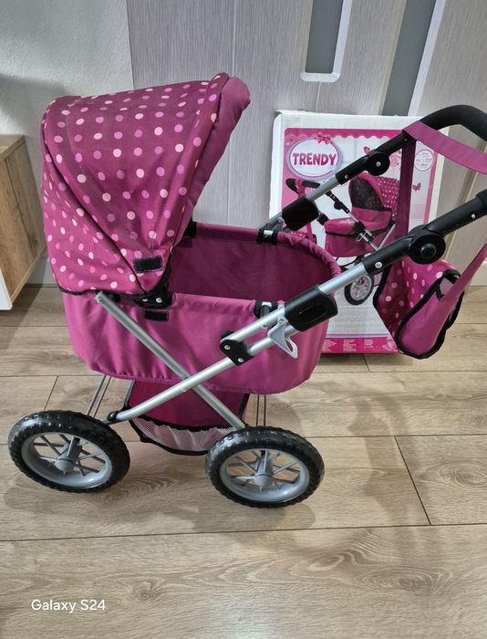 Количка за кукли, много запазена.