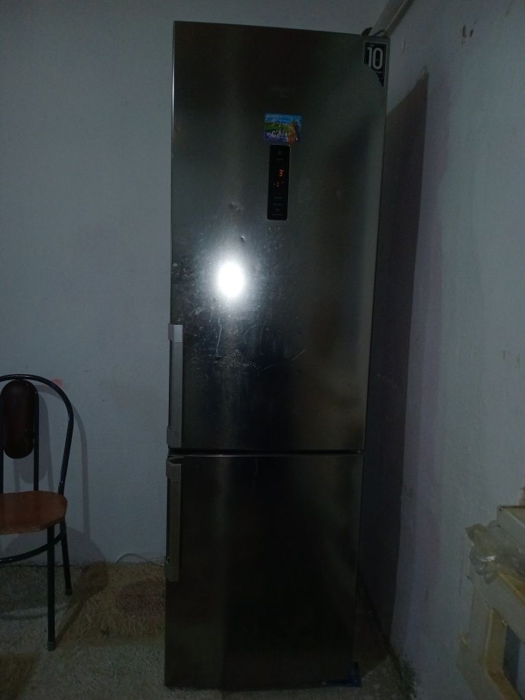 Шкаф и холодильник