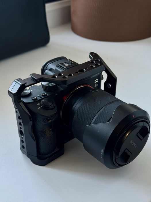 Продаю фотоаппарат Sony A7 III (A7M3) с китовым объективом 28–70 мм