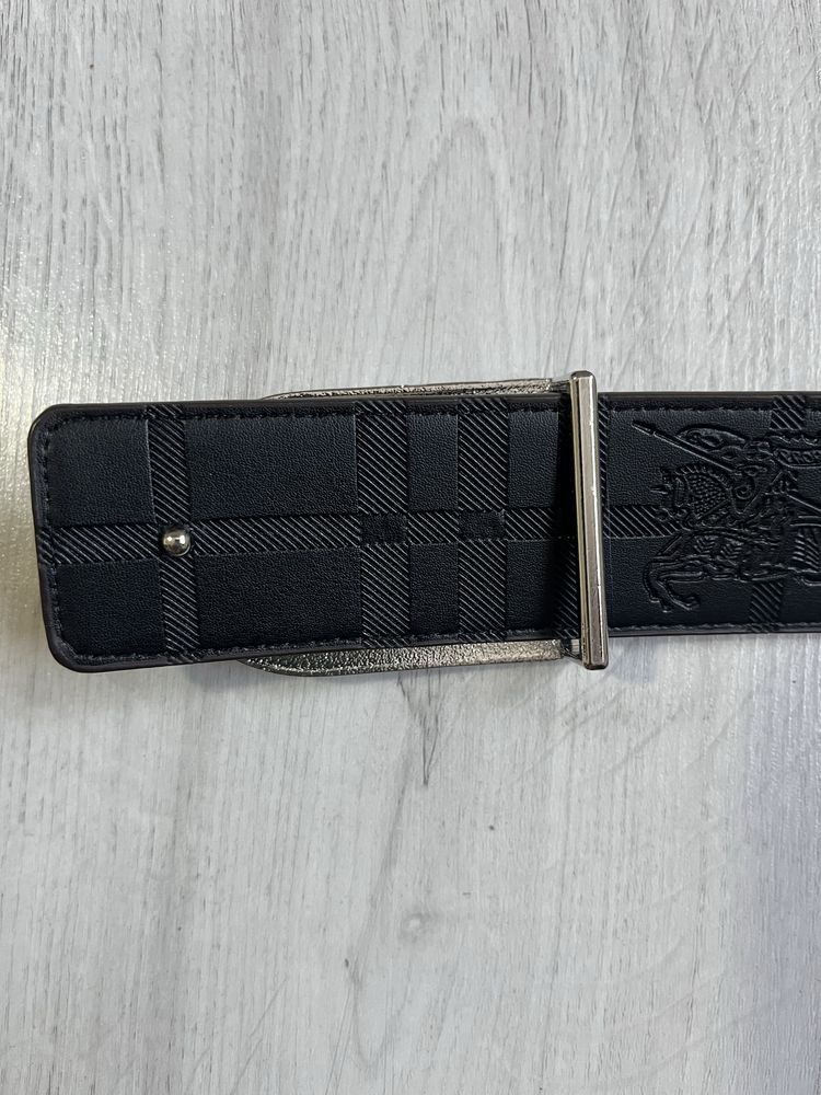 Curea Burberry nou