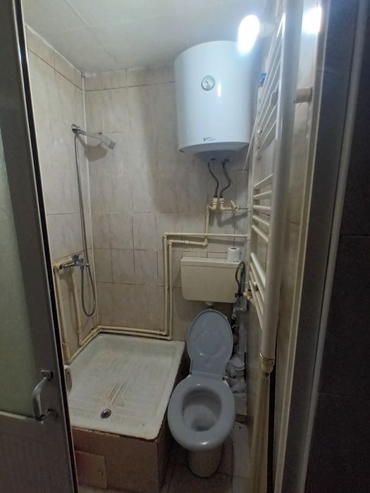 Închiriez garsoniera