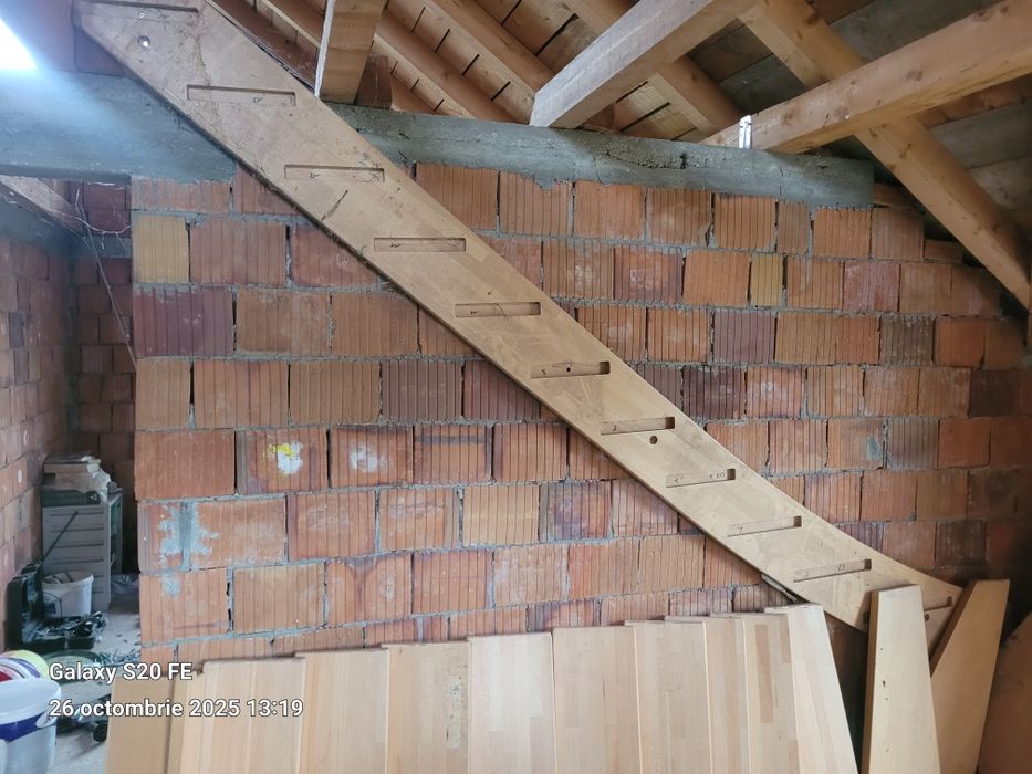 Vând scari lemn fag