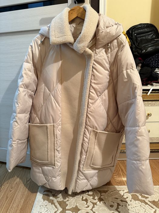 Продам зимнюю куртку с капюшоном