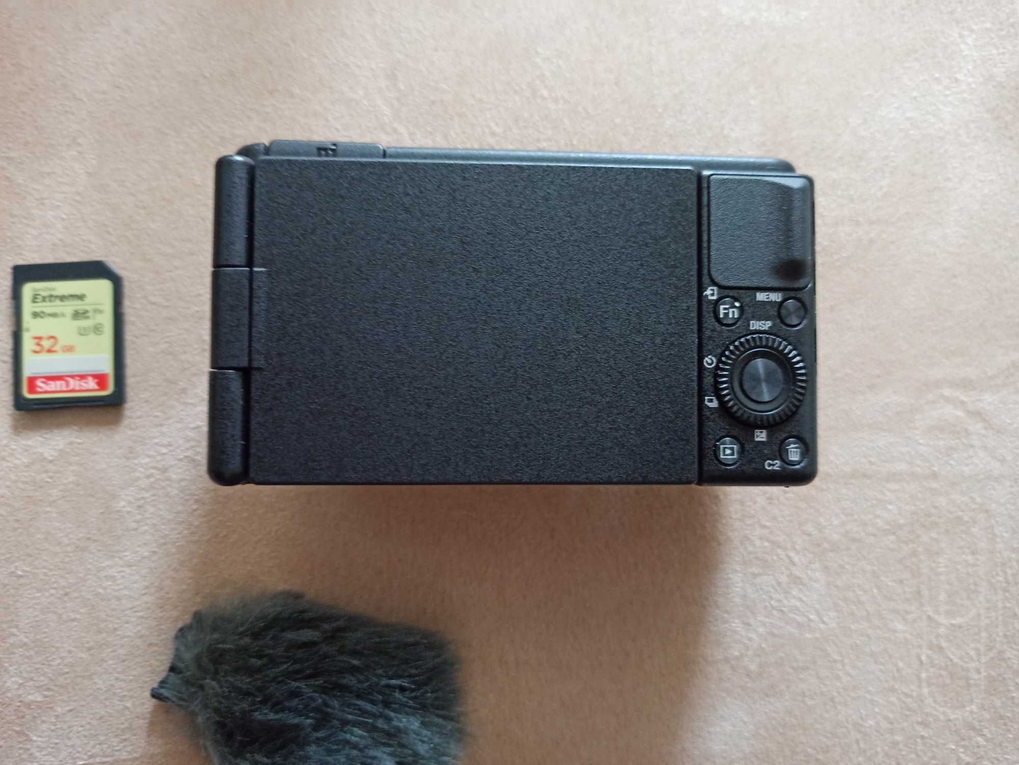 SONY ZV-1 Дигитална Камера с 2 Батерии