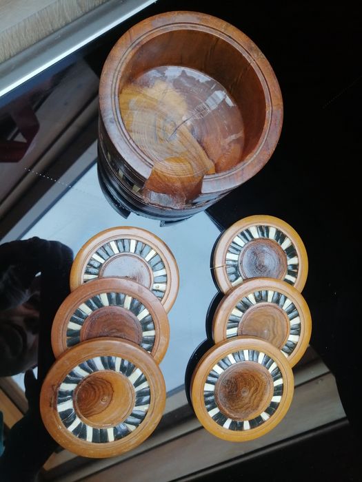 Поставки за чаши дървени