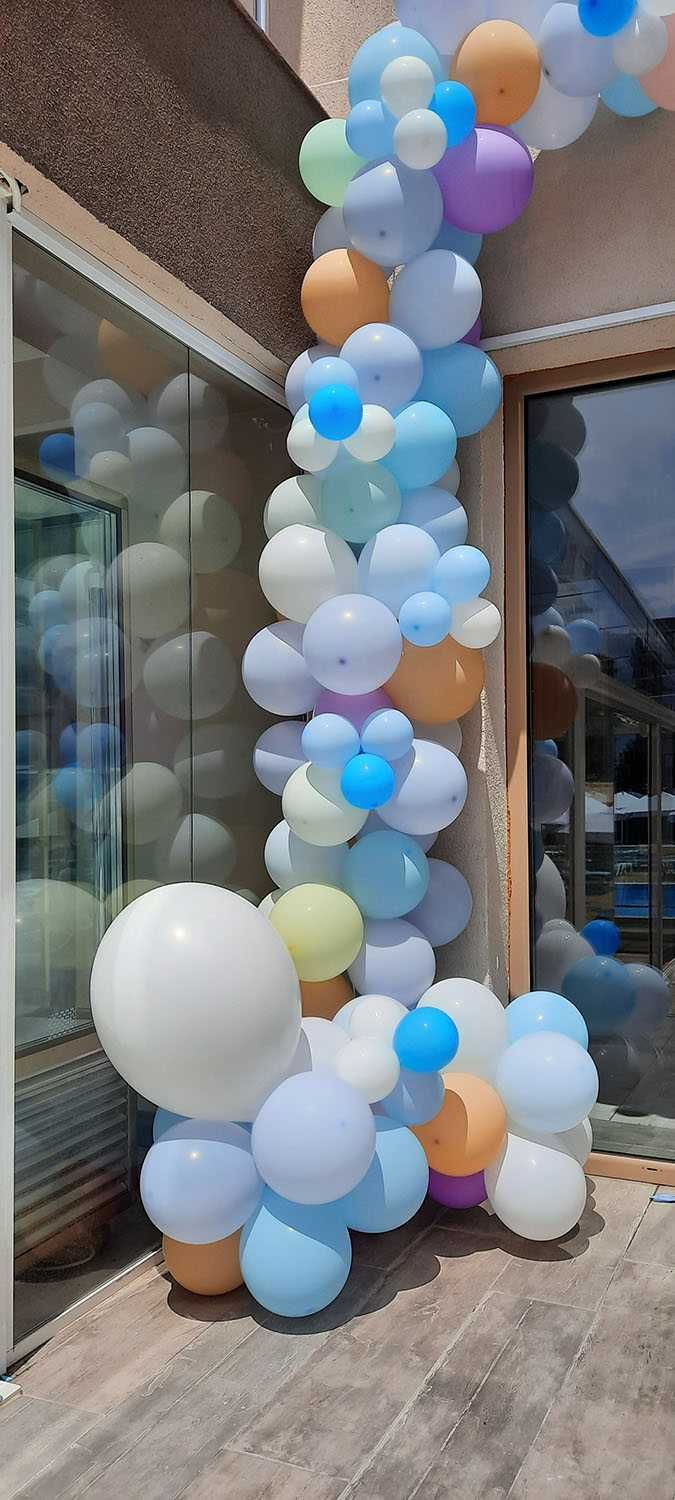 Arcada din baloane intrare restaurant – Macarons