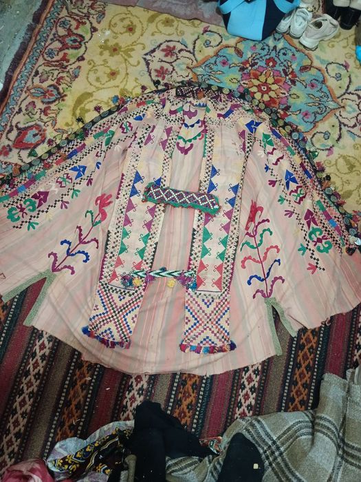 Kashtali va atlas jelaklar uchtasi bir joyda sotiladi antikvar