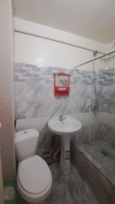 Чирчик шахар 
Троицкий 13-мактаб ёнида 
#1-хона 1-етаж
Квартира иж