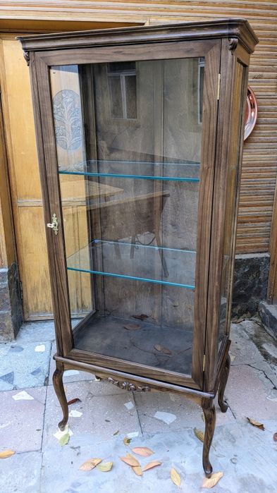 Две антикварные Витрины после качественной реставрации на выбор.