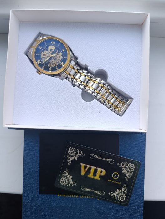 Продам часы новые