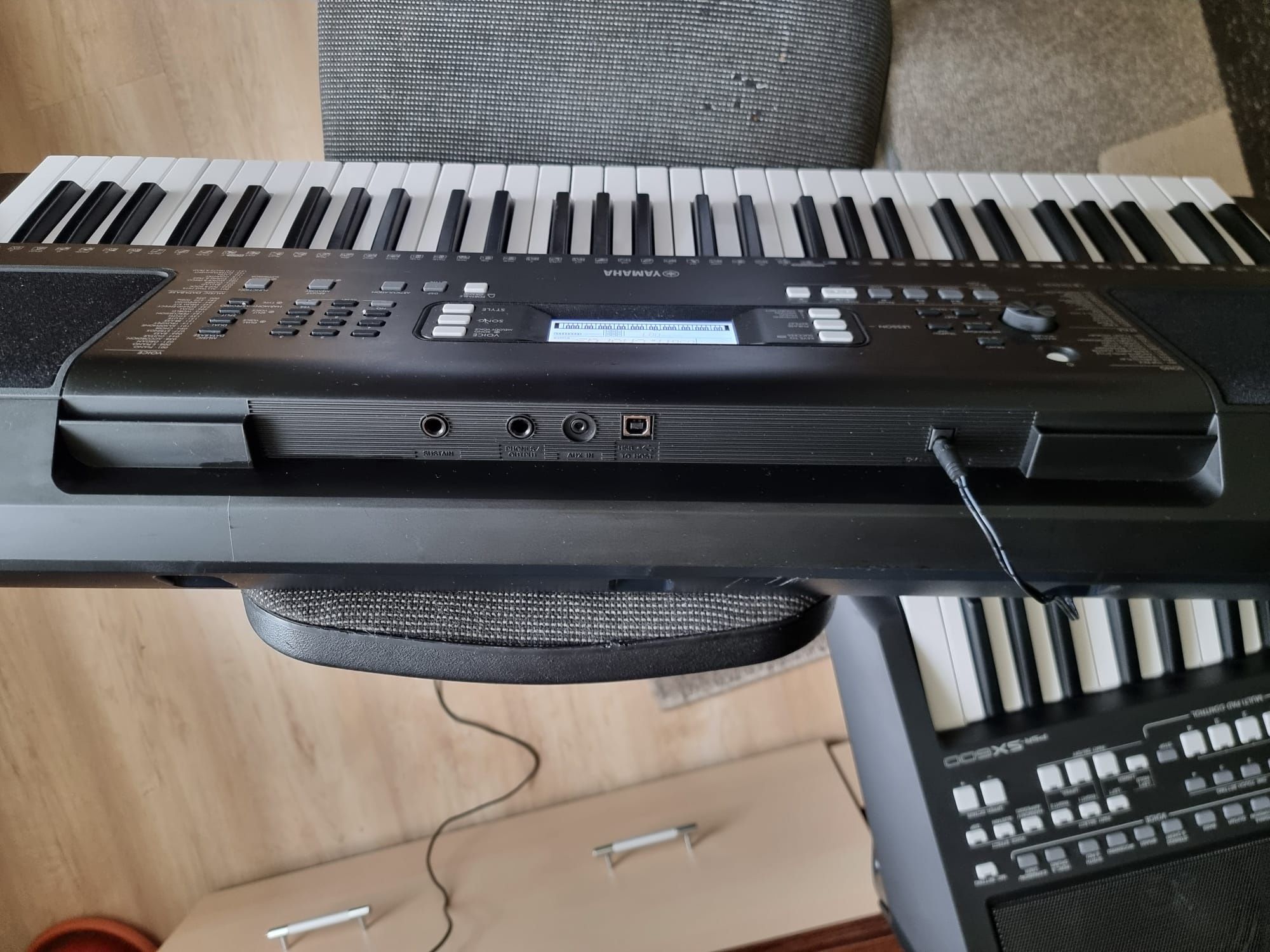 Yamaha PSR E373 622 voci 204 styles și 10 Românești