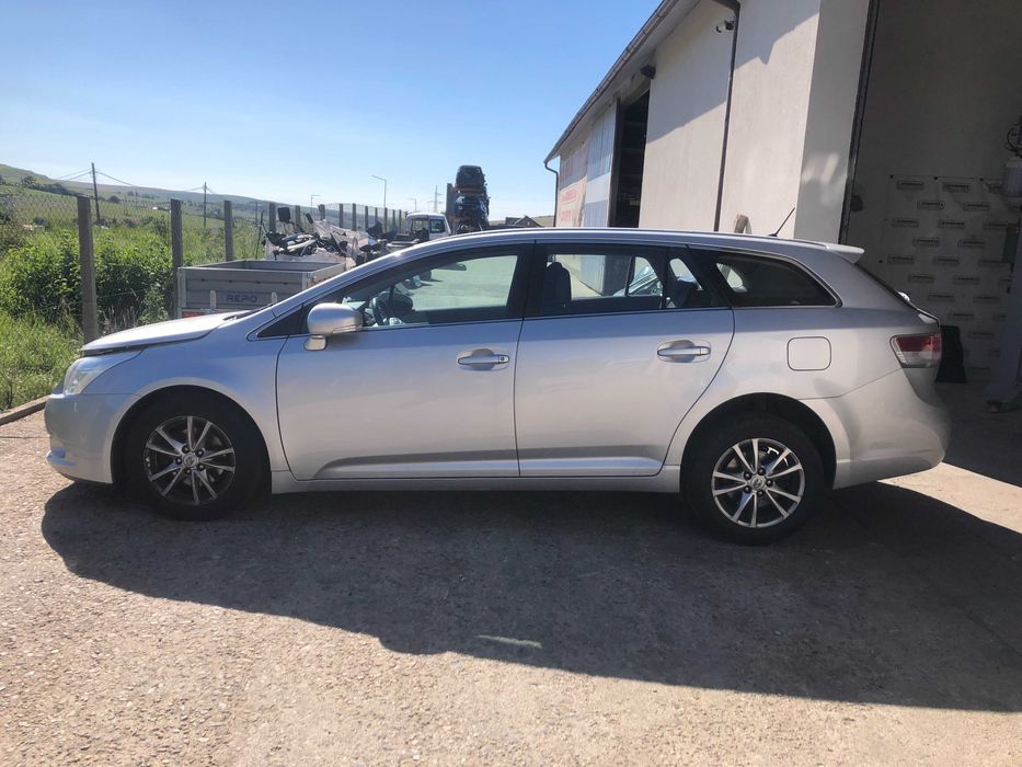 Toyota Avensis T27 Combi 1.8 Benzina 2011 Automat cod motor: 2ZR