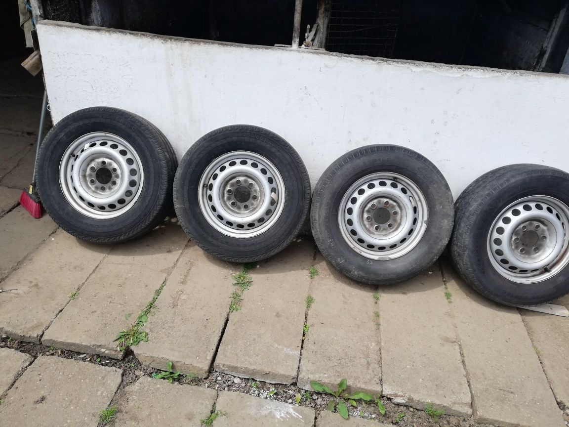 Vând patru jenti autoutilitară