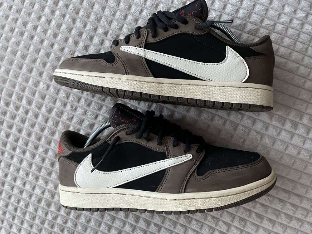 Jordan 1 low TRAVIS SCOTT Mocha