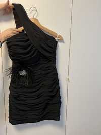 Черна стилна рокля с щраусови пера