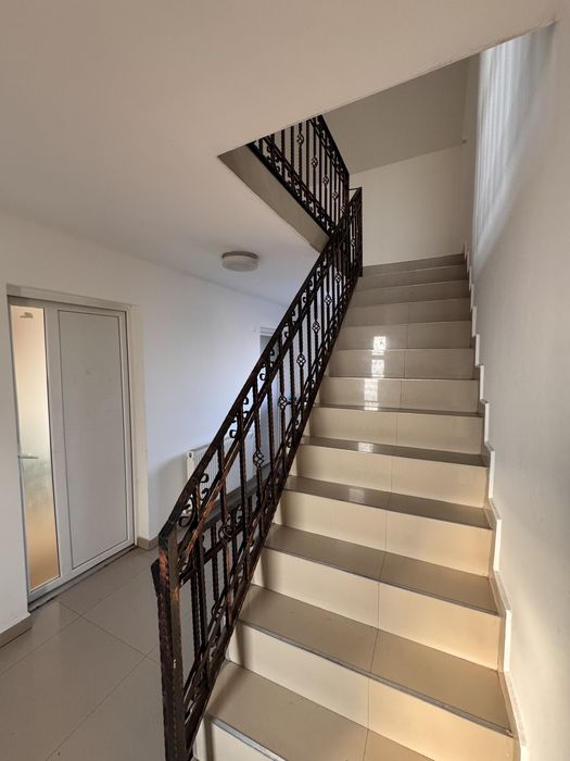 Casa 10 camere de inchiriat