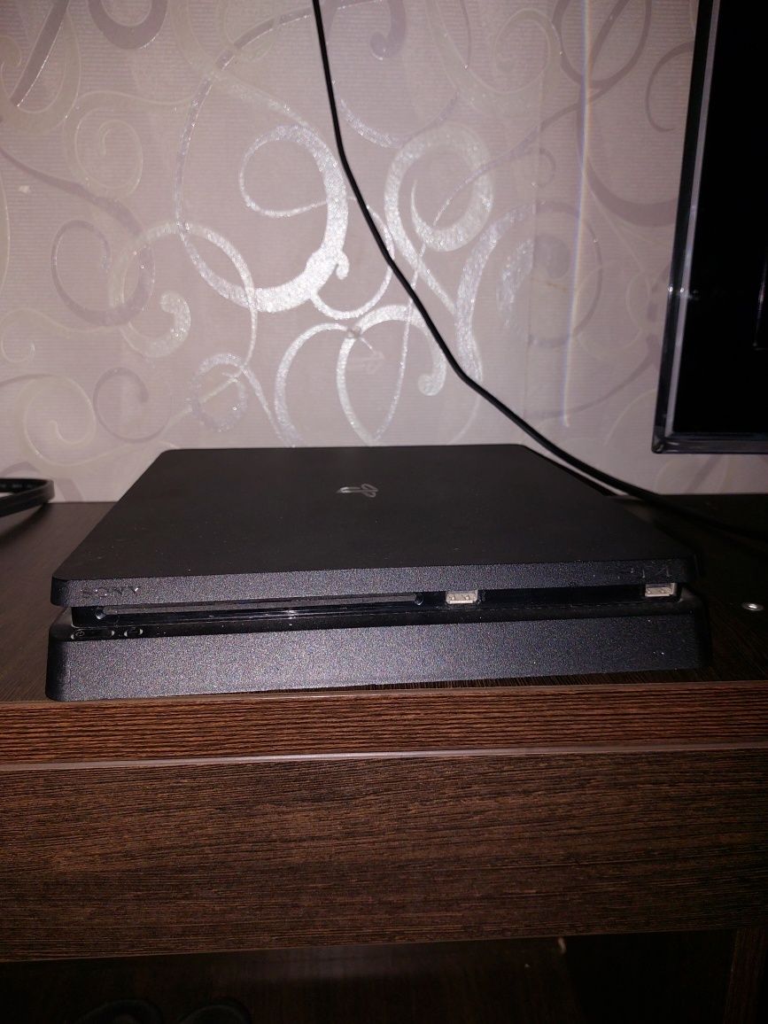 PS4. Slim 500GB, 2 джойстик, 2 ойын