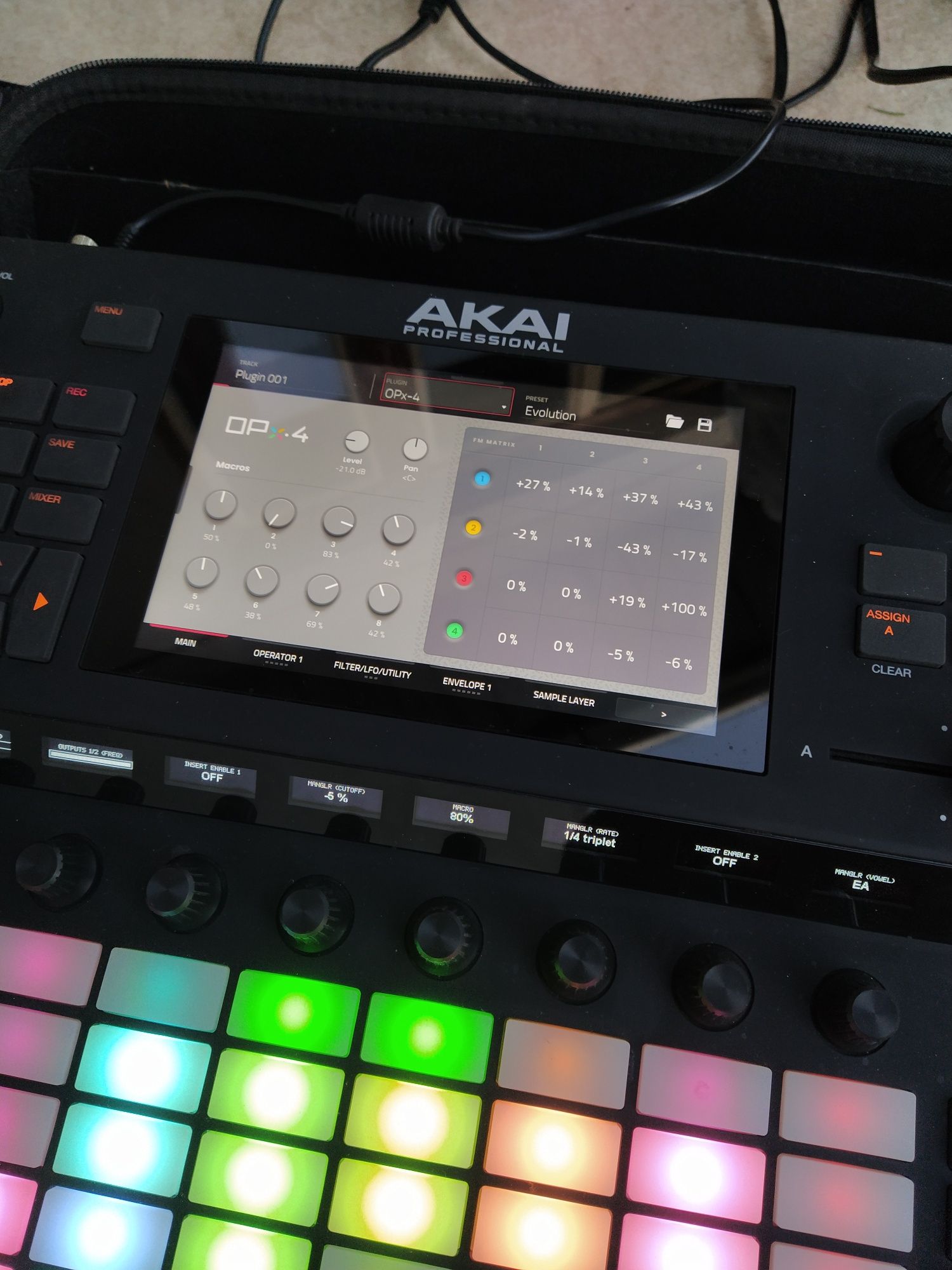 Akai Force + Plug-ins, UDG case si SSD