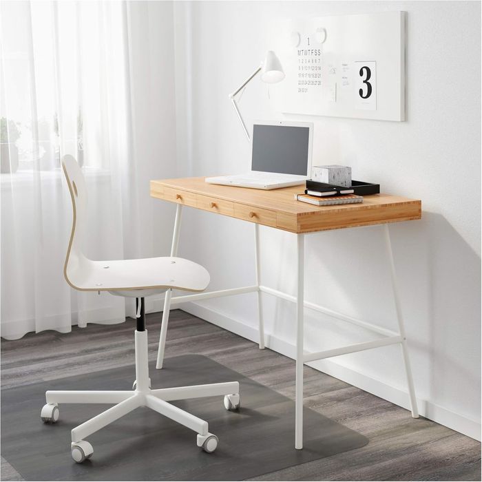 Бюро на Икеа 49х74