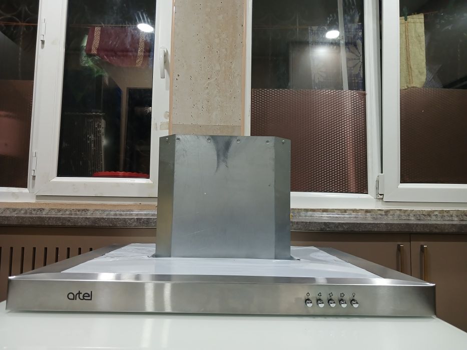 Вытяжка для кухни ARTEL  новая