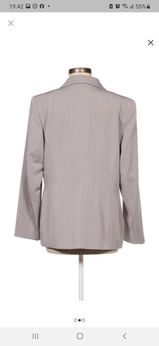 Бежово сако подходящо за пролета и есента олета