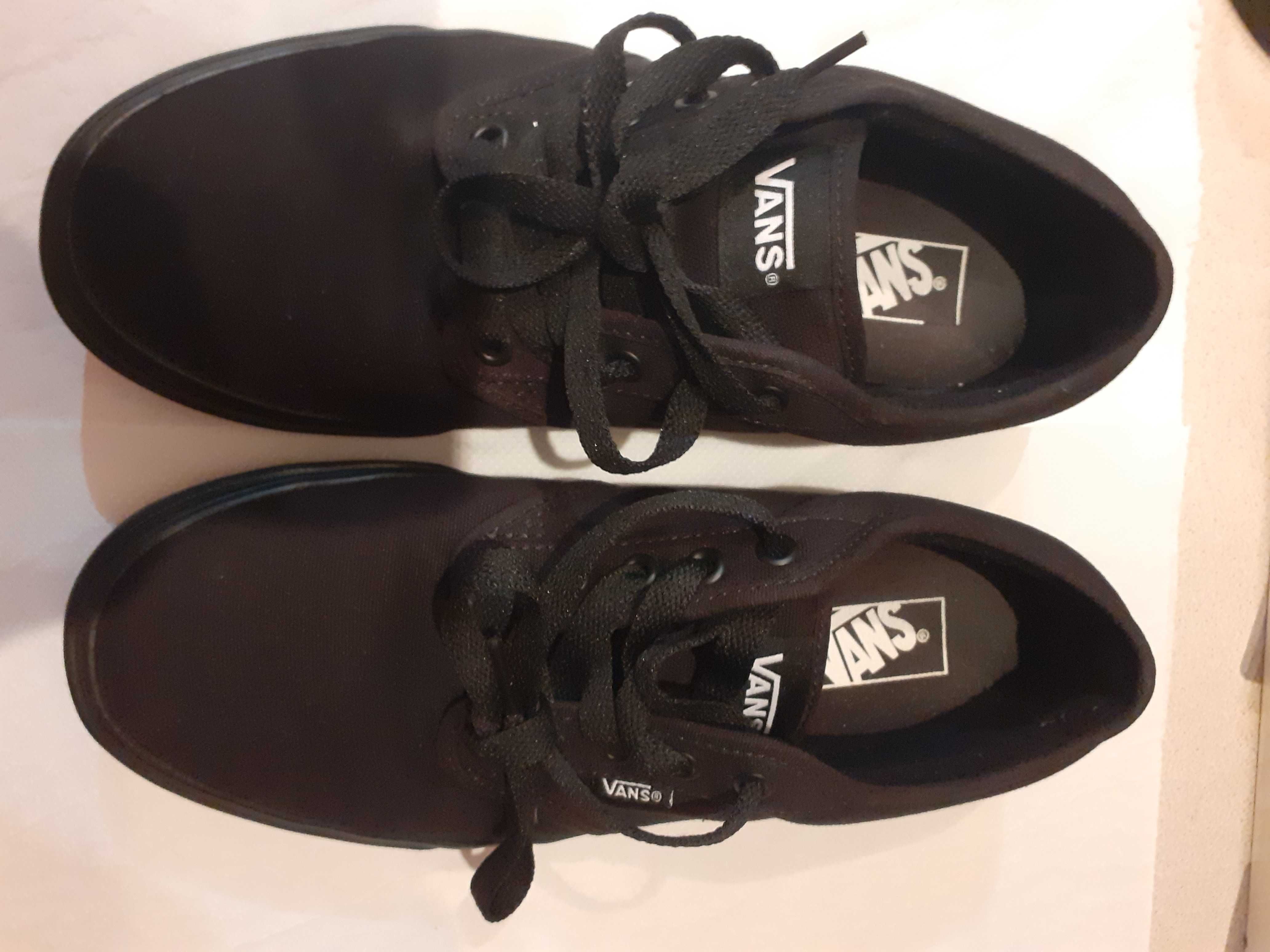 Pantofi sport barbati , marca VANS , marimea 42-43 , culoare neagra