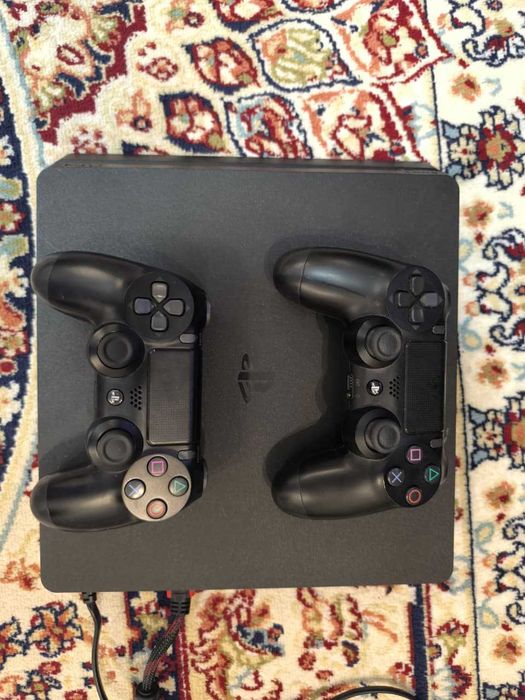 PS4 Slim 500GB в идеальном состоянии!