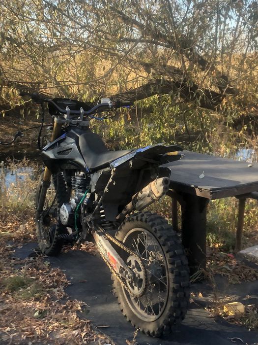 Продам мотоцикл 250 кубов