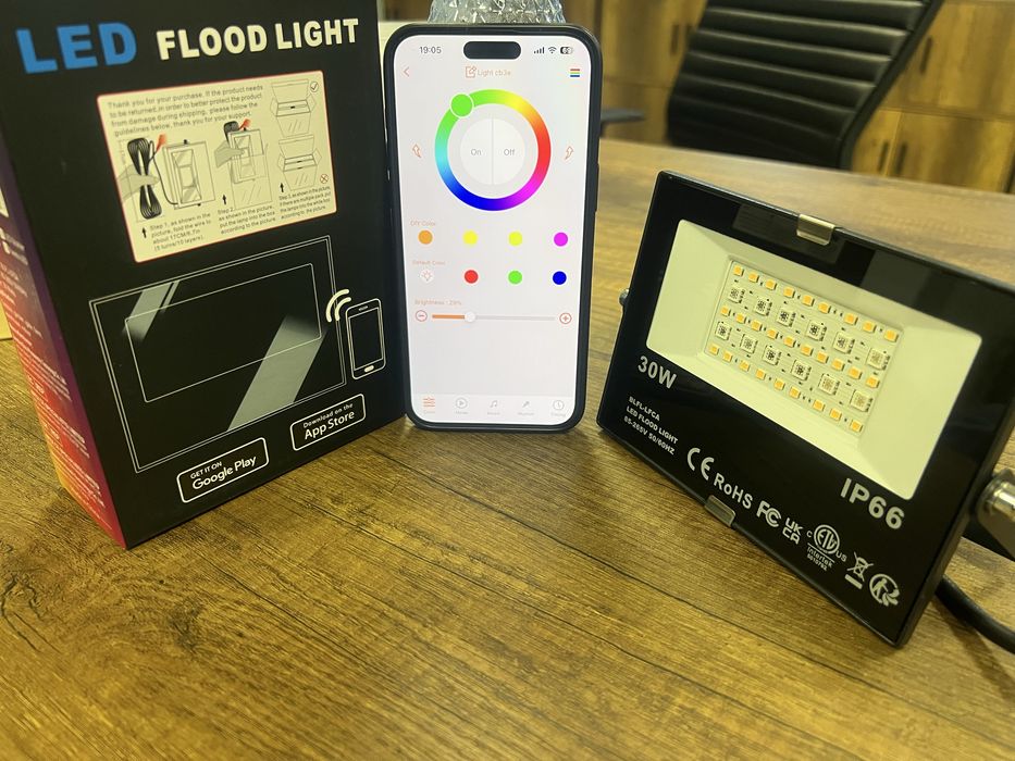 Proiector lampa LED RGBW cu Aplicatie Android IOS 30W Nou