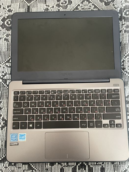Лаптоп ASUS W202N