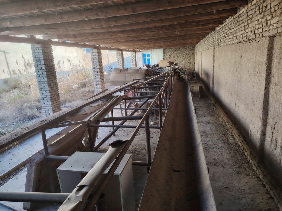 Хива Шахар Касмобод Центр Камаз тарафда ярим тугаланган 990кв жой соти