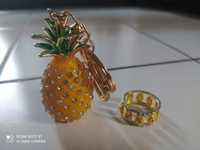 Продавам ключодържател с формата на ананас и пръстен с ананаси