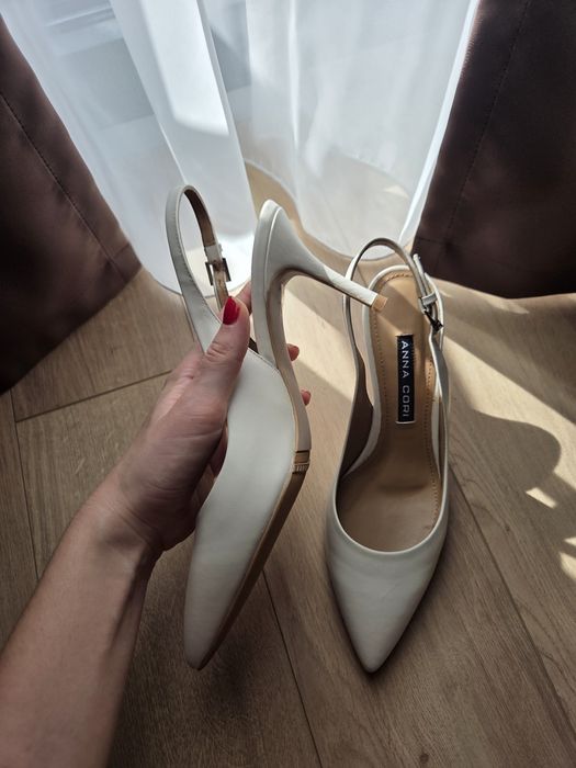 Pantofi cu toc Anna Cori marimea 39 NEPURTATI