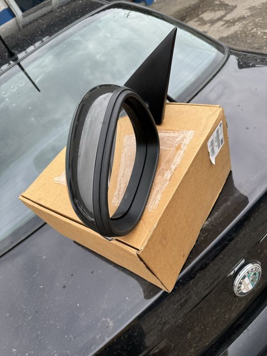 Vand oglinda stanga si dreapta Giulia