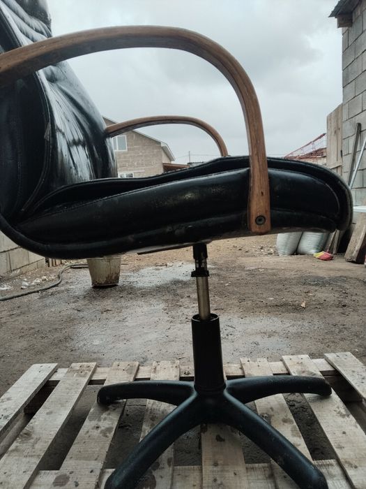 Продам крутяши стул в хорошем состоянии